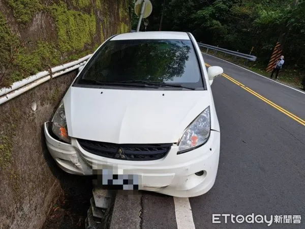 ▲▼台18阿里山公路自撞事故。（圖／記者翁伊森翻攝）