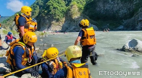 ▲義消水上救生至湍急河道實際演練。（圖／記者楊漢聲翻攝）