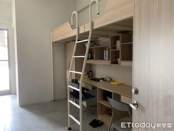 ▲虎尾科技大學今日上午舉行新一舍宿舍落成揭牌儀式，由教育部技術與職業教育司司長楊玉惠與虎科大校長張信良開箱導覽。（圖／記者蔡佩旻攝）