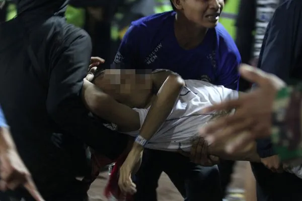 ▲▼印尼東爪哇省瑪琅市（Malang）足球場1日發生踩踏事件造成至少125人死亡。（圖／路透）