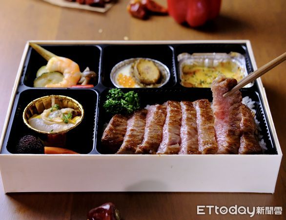 ▲「癮燒精食INN RYORI」經典紐約餐盒，用的是日本和牛紐約客，售價980元，是最高檔的餐盒。（圖／癮燒精食提供）