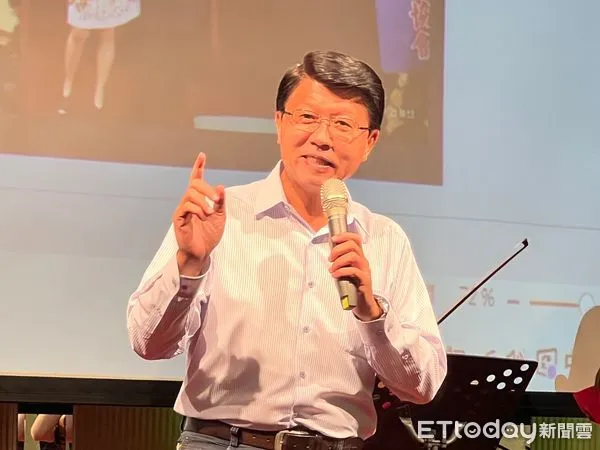 ▲國民黨台南市長參選人、市議員謝龍介，參加府城退警協會慶生會時，他提出若當選市長後每年增加200百名員警，4年增加8百人。（圖／記者林悅攝）