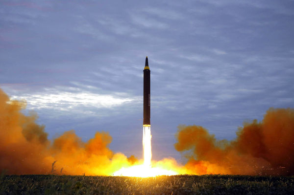 ▲▼北韓曾於2017年8月29日試射中程彈道飛彈「火星-12型」。（圖／達志影像／美聯社）