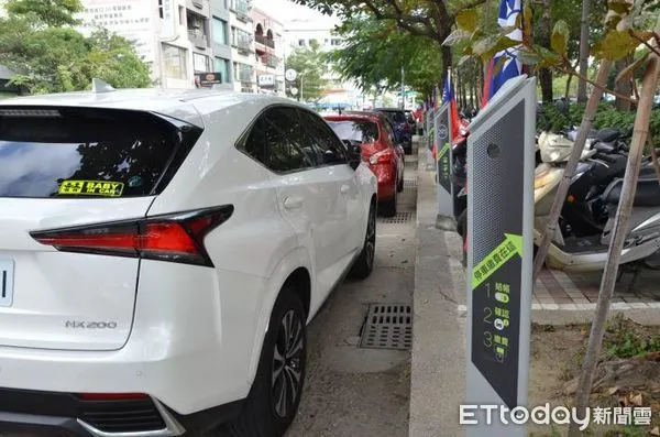 ▲台南市長黃偉哲上任4年，新增了4萬多個停車位，第1座前瞻計畫立體停車場也在今年9月啟用，後續的8座立體停車場工程，也要加緊推動施作進度。（圖／記者林悅翻攝，下同）