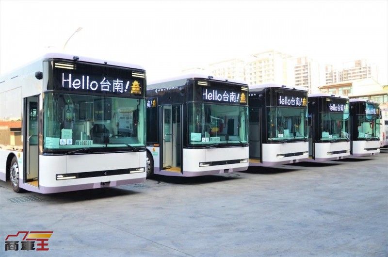自主開發電動巴士擴大營運範圍　鴻華先進 Model T 年底前將有 15 輛投入台南市公車 6 路、11 路及 15 路