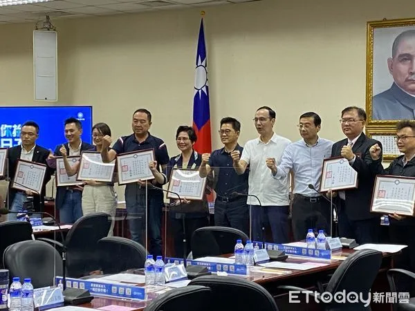 ▲▼  國民黨舉行立法院第十屆第六會期黨團幹部布達授證典禮 。（圖／記者崔至雲攝）