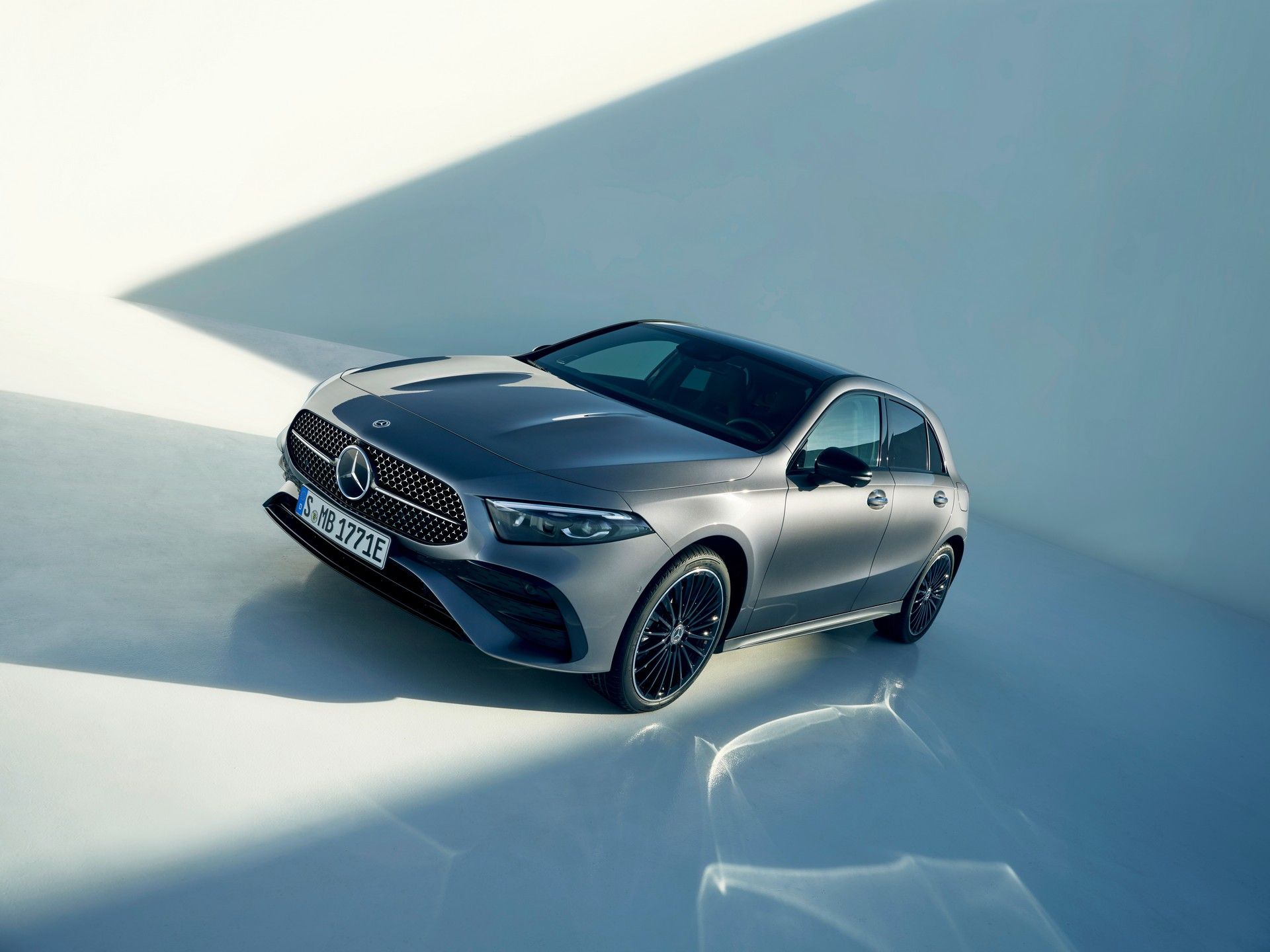▲海外原廠突襲發表小改款A-Class。（圖／翻攝自Mercedes-Benz，以下同。）