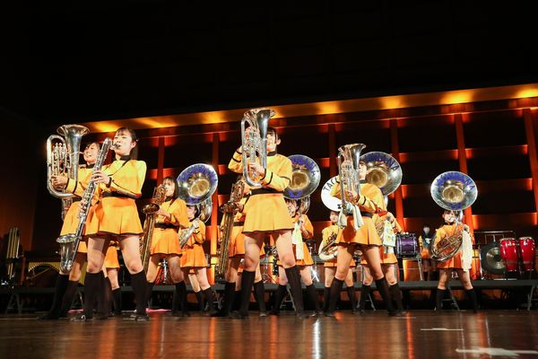 ▲▼有「橘色惡魔」稱號的日本京都橘高校吹奏部，應中華文化總會之邀，於2022年國慶大會演出。（圖／翻攝中華文化總會臉書）