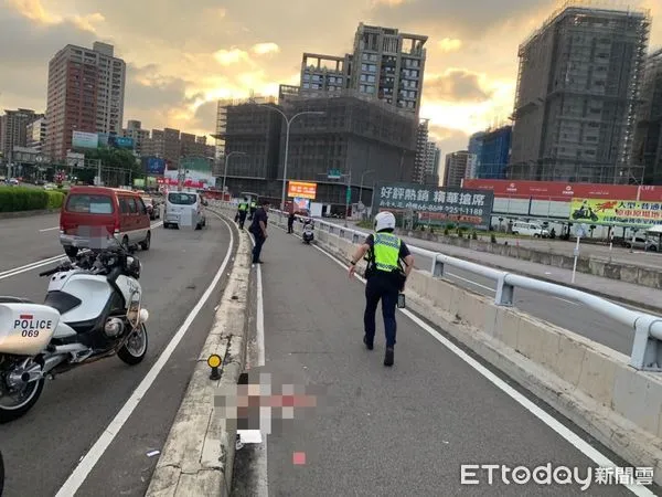 ▲▼ 華江橋自撞車禍。（圖／記者戴上容翻攝）