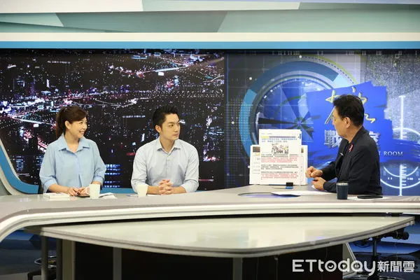 ▲▼   蔣萬安、石舫亘上《少康戰情室》節目  。（圖／蔣萬安競辦提供）