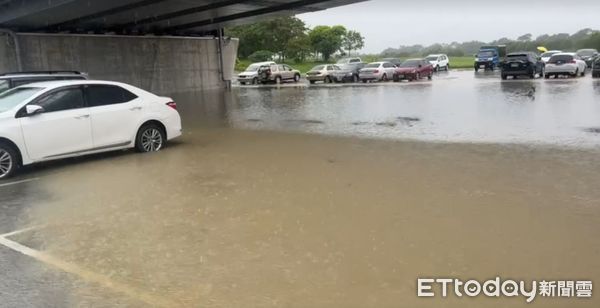 ▲▼宜蘭縣發布「超大豪雨」警戒，部分地區出現淹水災情。（圖／記者游芳男翻攝）