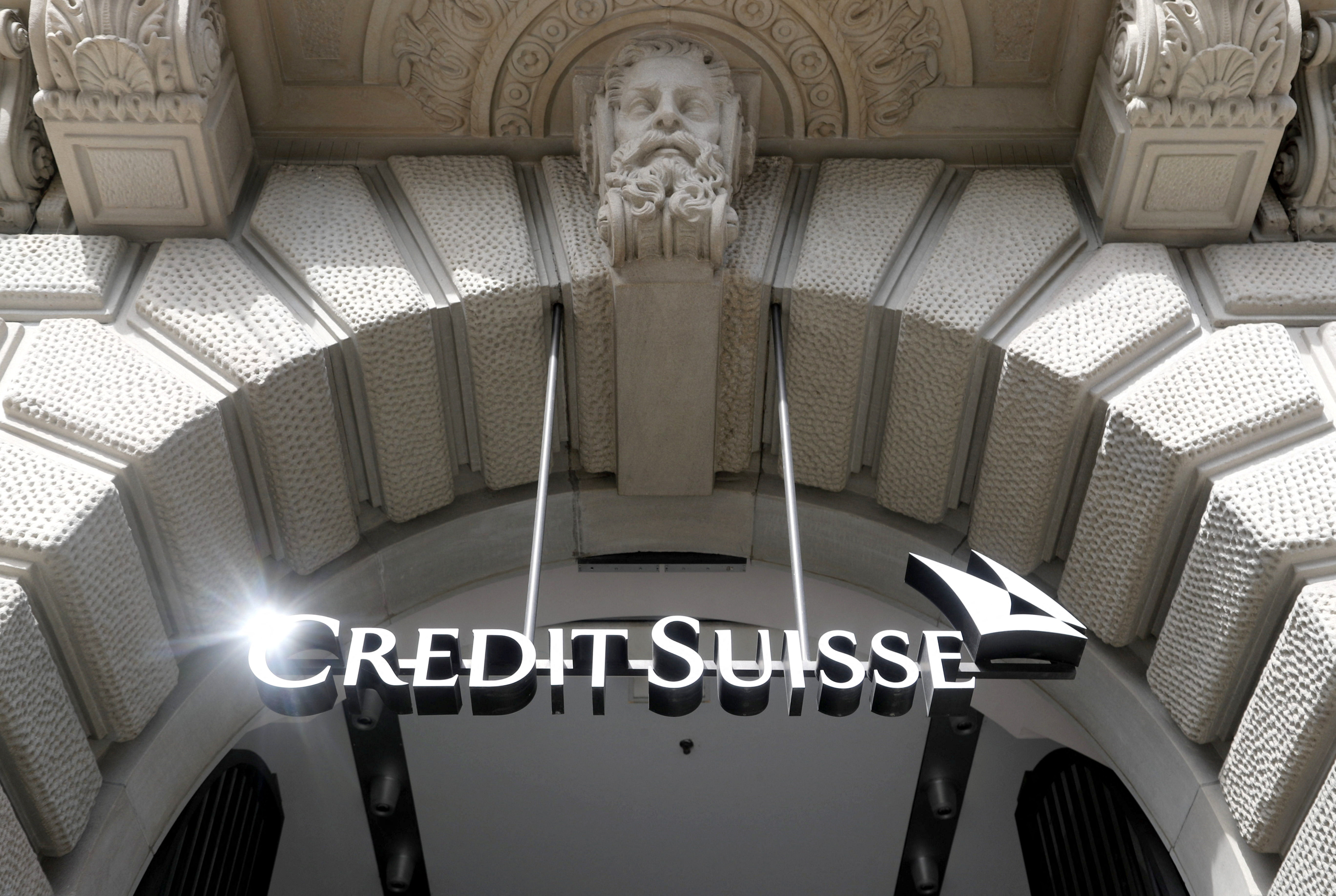 ▲瑞士信貸（Credit Suisse）賣給UBS後引發債券風暴。（圖／路透）