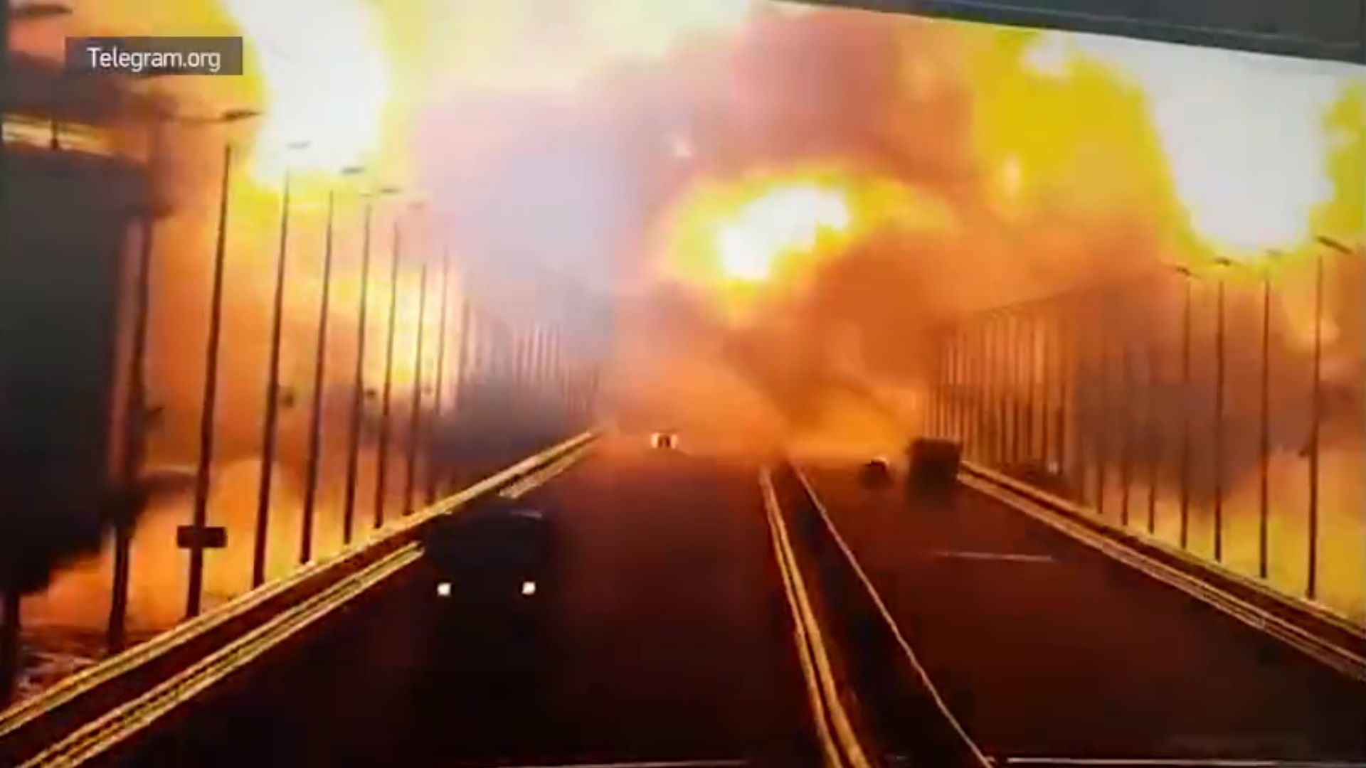 ▲▼克里米亞大橋爆炸瞬間。（圖／翻攝自推特）