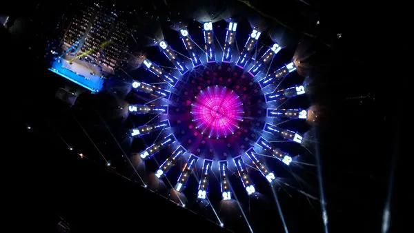 ▲▼高雄「設計中島」全開！22座貨櫃擺陣在夜間還有「設計擎天 光之展演」。（圖／高雄市政府文化局）