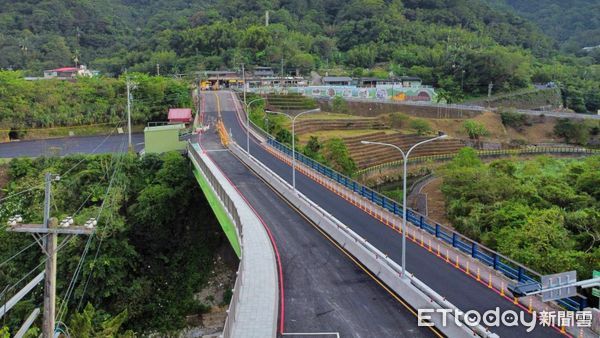 ▲新北平菁橋改建完工通車 侯友宜盼提升通行安全與舒適性。（圖／新北市工務局提供）