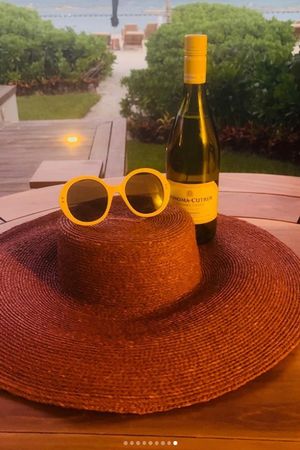 ▲小甜甜布蘭妮海邊全裸。（圖／翻攝自小甜甜布蘭妮IG）