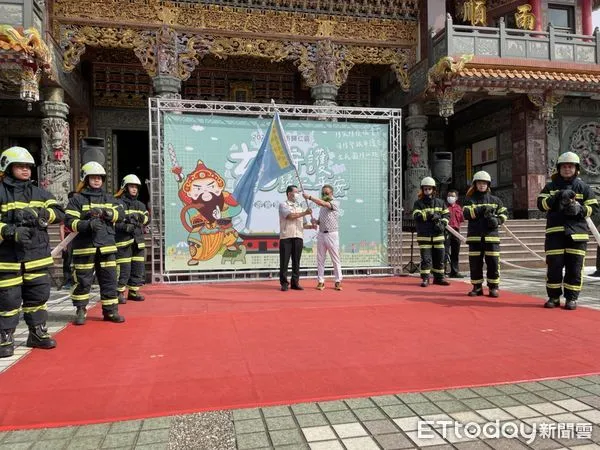 ▲台南市消防局第五大隊，8日上午於「玄天守護、歸仁平安」園遊會暨政令宣導活動中，辦理宗洋水族有限公司企業義消成軍典禮。（圖／記者林悅翻攝，下同）