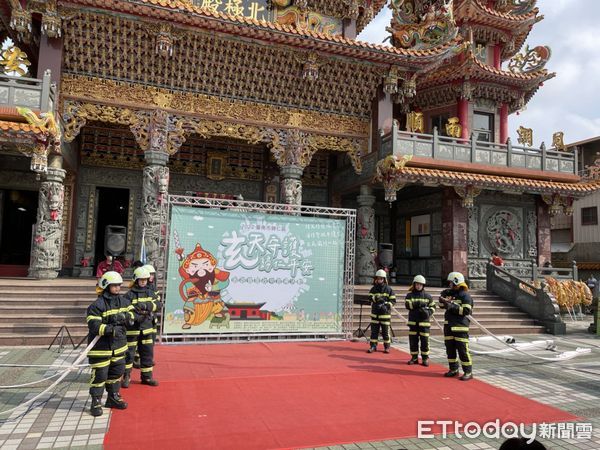 ▲台南市消防局第五大隊，8日上午於「玄天守護、歸仁平安」園遊會暨政令宣導活動中，辦理宗洋水族有限公司企業義消成軍典禮。（圖／記者林悅翻攝，下同）