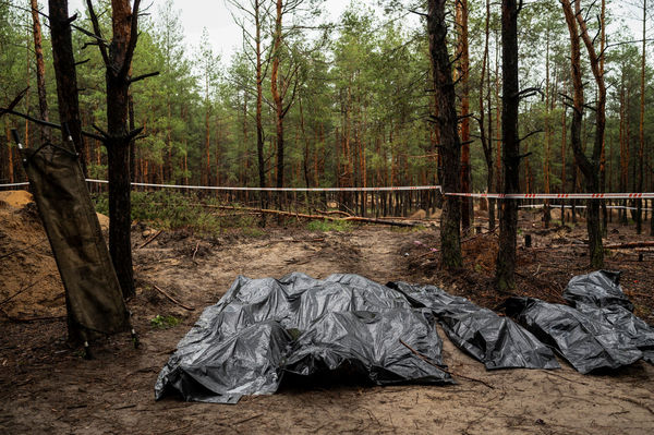 ▲▼烏克蘭在收復地區發現大量平民遺體。（圖／路透）