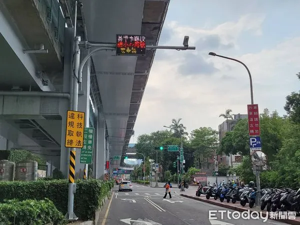 ▲▼全國45處區間測速由警政署全程督考管制。（圖／記者邱中岳翻攝）