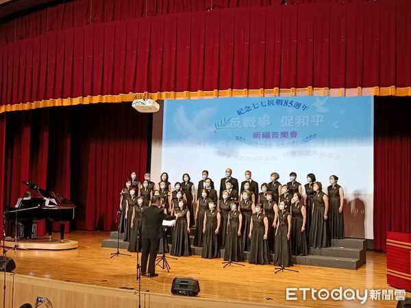 ▲▼台北市感恩協進會「反戰爭、促和平」音樂會在北車登場　用歌聲紀念七七抗戰85週年。（圖／記者蔡紹堅攝）