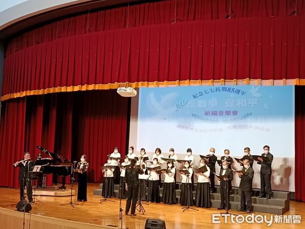 ▲▼台北市感恩協進會「反戰爭、促和平」音樂會在北車登場　用歌聲紀念七七抗戰85週年。（圖／記者蔡紹堅攝）