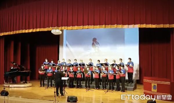 ▲▼台北市感恩協進會「反戰爭、促和平」音樂會在北車登場　用歌聲紀念七七抗戰85週年。（圖／記者蔡紹堅攝）