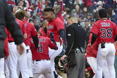 MLB爆離奇年齡造假案!新秀假死立墓碑 280萬美元恐剩1萬美元