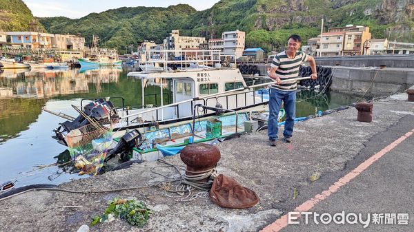 ▲愛港淨港提升整體形象 新北攜手居民組「Power鼻頭志工隊」。（圖／新北市漁業處提供）