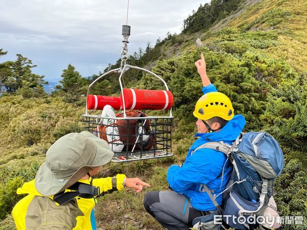 ▲台東縣消防局成功救援，登山受傷民眾。（圖／記者楊漢聲翻攝）