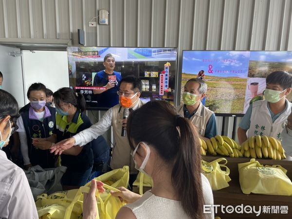 ▲台南地標建築、新化果菜市場起試營運，市長黃偉哲至新化踩點開箱全國最美的果菜市場，他歡迎民眾利用國慶連假來走訪新市場。（圖／記者林悅翻攝，下同）