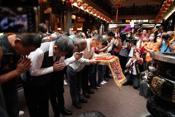 ▲▼陳時中出席台北葫蘆寺建廟75周年九聖關渡宮會香大典。（圖／陳時中競選辦公室提供）