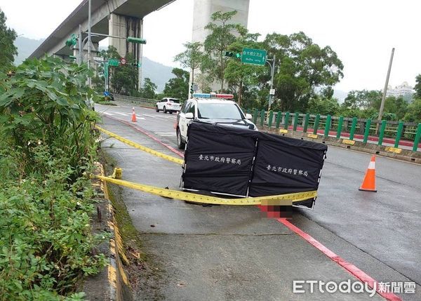 ▲民眾從高速公路上墜落。（圖／記者黃彥傑翻攝）