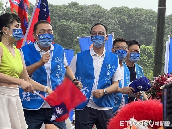 ▲侯友宜帶動全場跳「友宜舞」。（圖／記者蘇晏男攝）