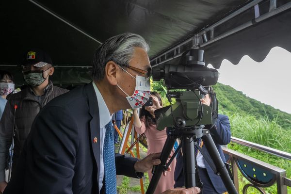 ▲▼日本國會跨黨派友台團體「日華議員懇談會」訪團9日應立法院長游錫堃邀約，一起到宜蘭蘇澳眺望距離僅110公里的日本的與那國島。（圖／翻攝自Facebook／游錫堃）