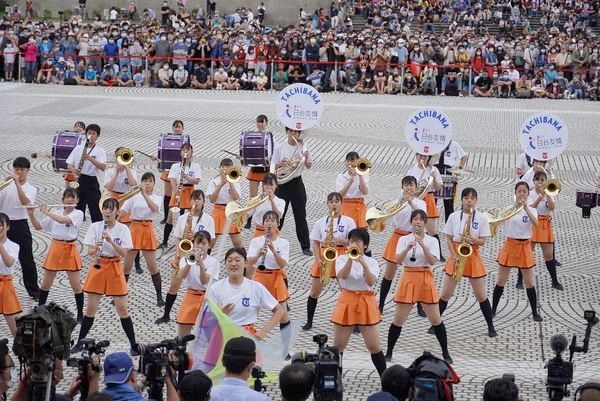 ▲▼京都橘高校管樂隊9日在自由廣場演出。（圖／日本台灣交流協會）