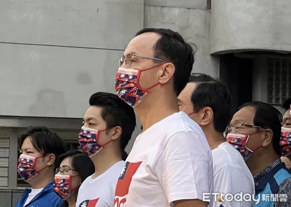 ▲朱立倫、蔣萬安出席國民黨中央黨部國慶升旗典禮。（圖／記者蘇晏男攝）