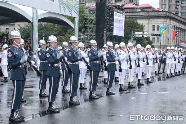 ▲▼ 國慶大會 暖場表演 三軍樂儀隊 八歌浪 Pakelang 團隊 禮賓人員 金釵。（圖／記者周宸亘攝）