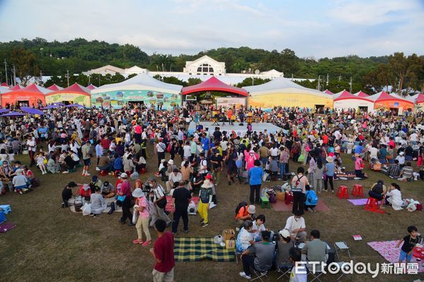 ▲南投茶博會千人茶會準備350茶席，逾2000人共享茶香。（圖／南投縣政府提供）