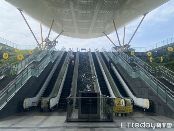 ▲高雄捷運中央公園站1號出口手扶梯。（圖／記者吳奕靖翻攝）