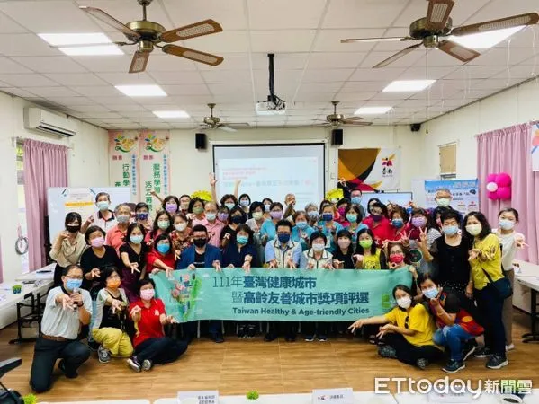 ▲「2022幸福城市大調查」，台南市於文教力指標榮獲全國第一肯定，在樂齡教育評比項目，名列六都第一。（圖／記者林悅翻攝）