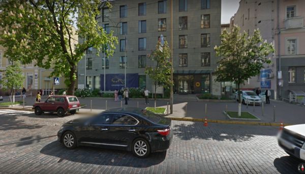 ▲▼德國駐基輔領事館遭「俄軍飛彈」擊中。（圖／翻攝自Google地圖）