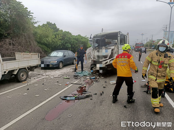 ▲▼嘉義縣新港鄉159縣道發生車禍意外。（圖／記者翁伊森翻攝）
