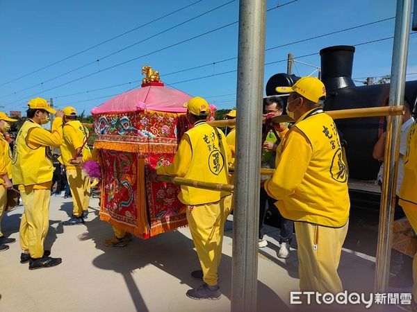 ▲▼台鐵海線通車百年，媽祖首搭蒸汽火車出巡。（圖／台鐵局提供）