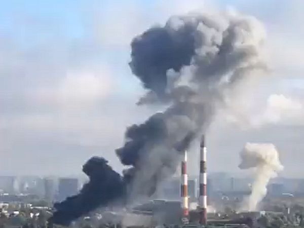 ▲▼俄羅斯對基輔發電廠發射飛彈。（圖／翻攝自推特）