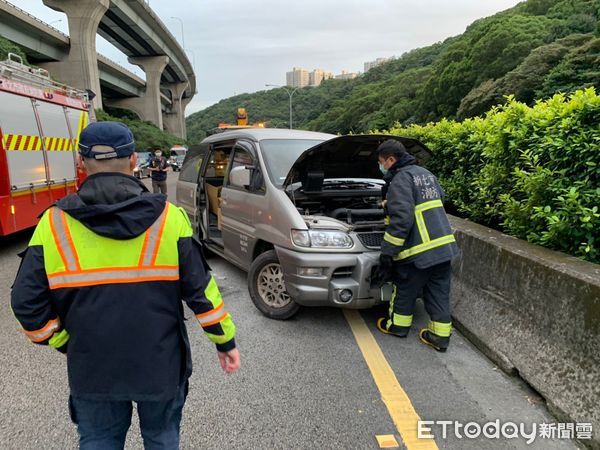 ▲▼林口交流道車禍。（圖／記者陳以昇翻攝）