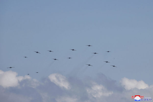 ▲▼北韓聲稱8日動員高達150架各種類型戰機升空進行航空攻擊訓練。（圖／達志影像／美聯社）
