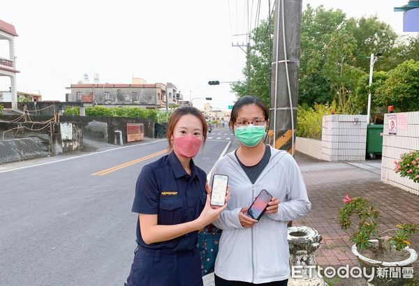 ▲枋寮警分局佳冬分駐所陳頡、黃玉欣機警幫林女找回手機           。（圖／記者陳崑福翻攝，下同）