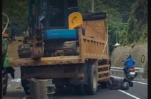 ▲小擦撞引發蝴蝶效應　追撞苦主6人…1踏2機2大貨1休旅=4連環。（圖／翻攝記者爆料網）