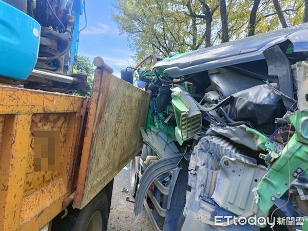 ▲小擦撞引發蝴蝶效應　竹北6汽機車+單車連環撞！4人送醫1骨折。（圖／記者陳凱力翻攝）